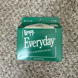 New Vintage L'eggs Everyday Pantyhose White  Nylon Sheer Toe stockings Size M